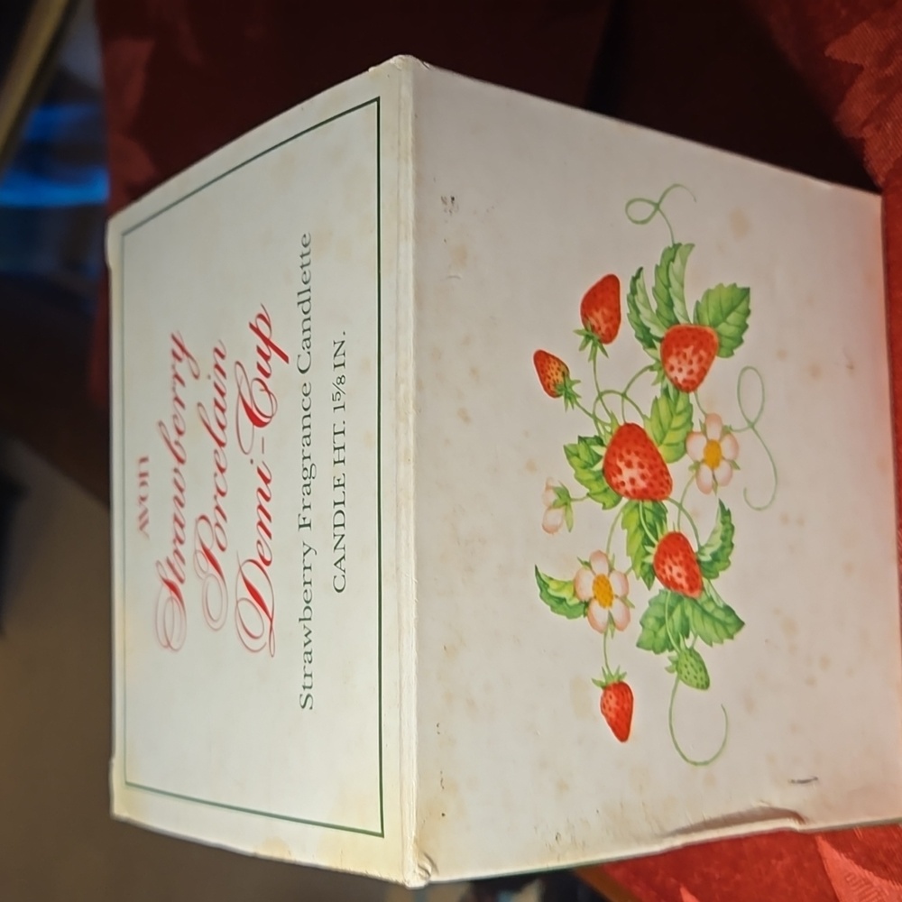 Avon Strawberry Pattern Demi-Cup and Saucer Set Circa 1978 W/ Original Box - Picture 6 of 7